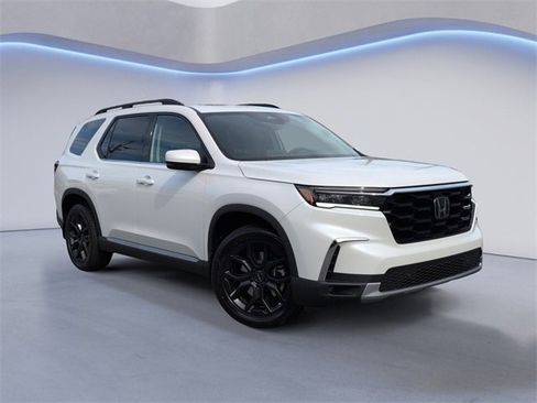 New 2025 Honda Pilot Touring image 2