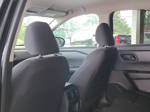Used 2024 Nissan Rogue S FWD image 11