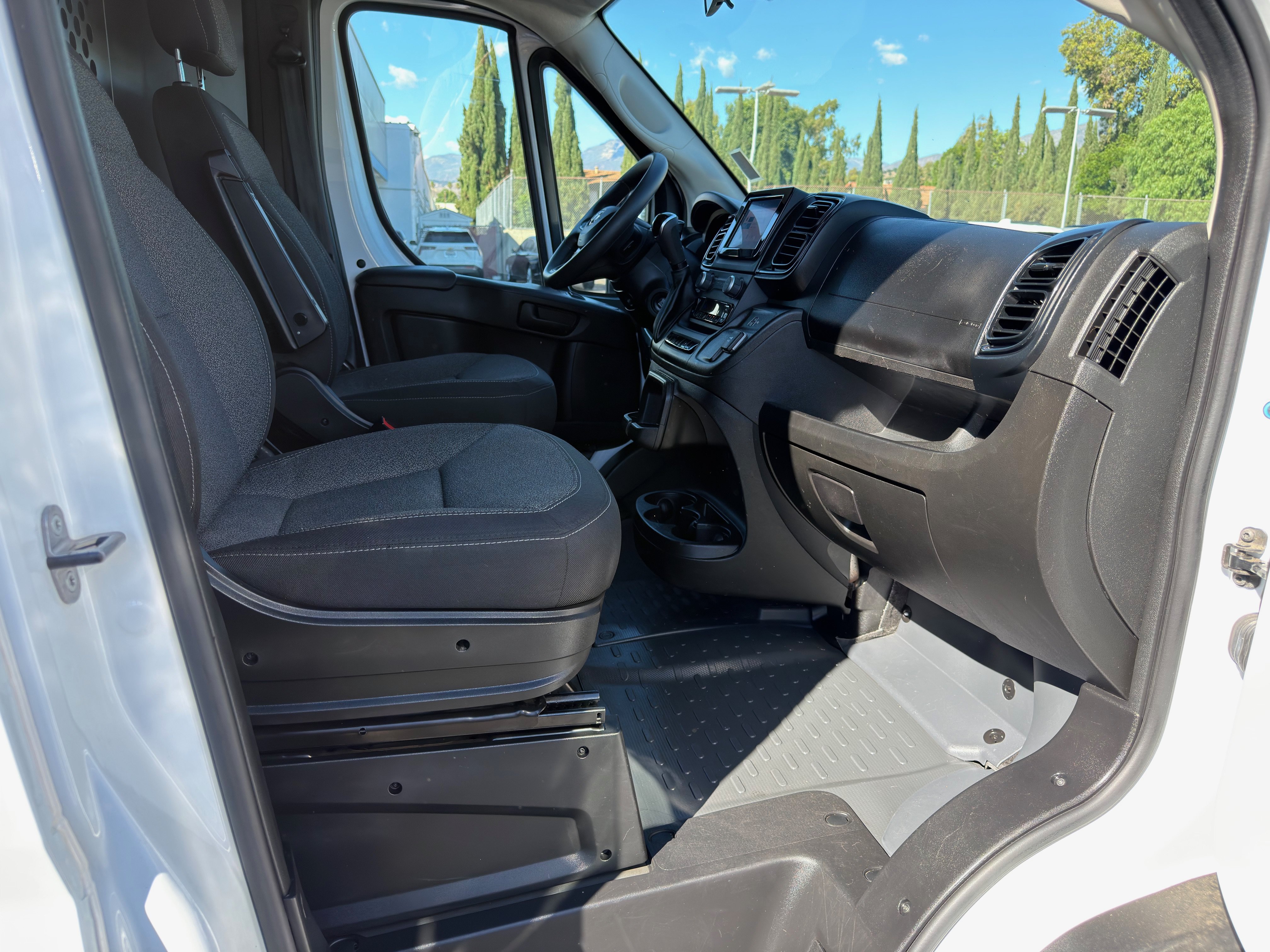 Used 2025 RAM ProMaster 2500 w/ U-Haul Equipment Group FWD image 10
