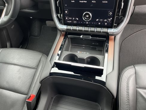 Used 2025 GMC Yukon Denali image 20