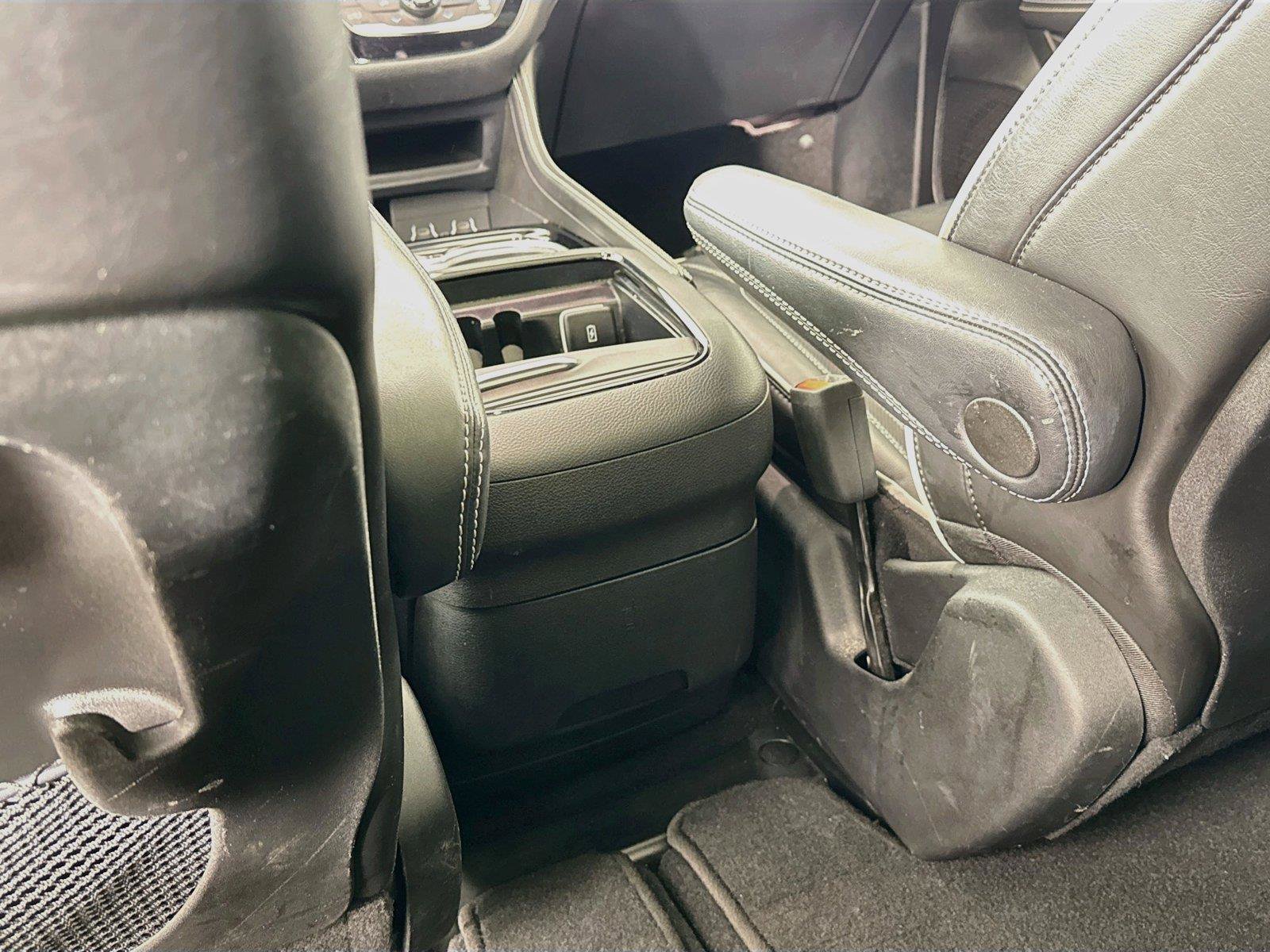 Used 2025 Chrysler Pacifica Limited FWD image 37