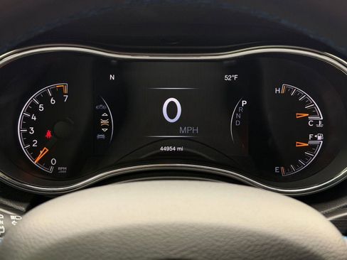 Used 2019 Jeep Grand Cherokee Laredo image 18