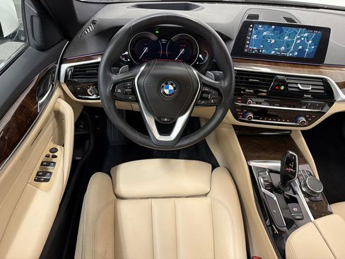 Used 2018 BMW 530i xDrive image 18
