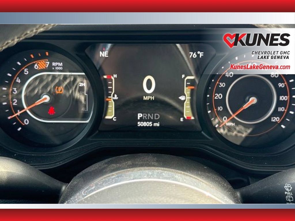 Used 2025 Jeep Wrangler Unlimited Sahara AWD/4WD image 4