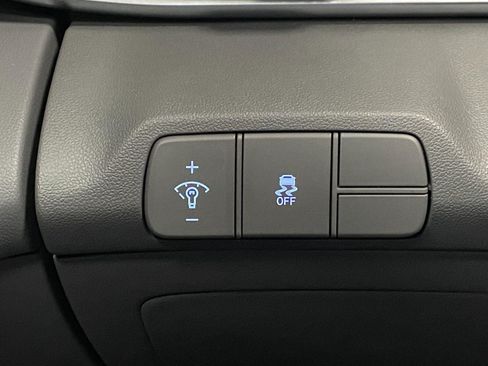 Certified 2025 Hyundai Elantra SEL FWD image 13