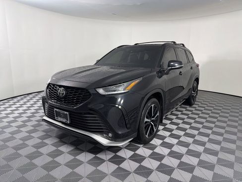 Used 2021 Toyota Highlander XSE image 4