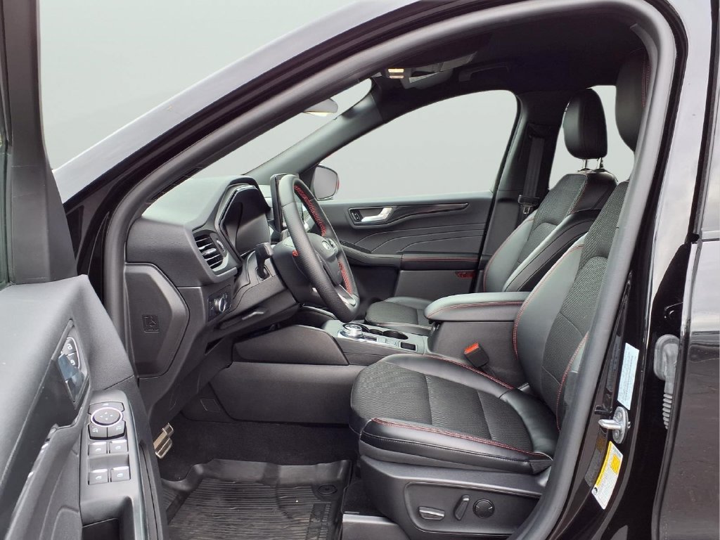 Used 2024 Ford Escape ST-Line w/ Tech Pack #1 AWD/4WD image 14