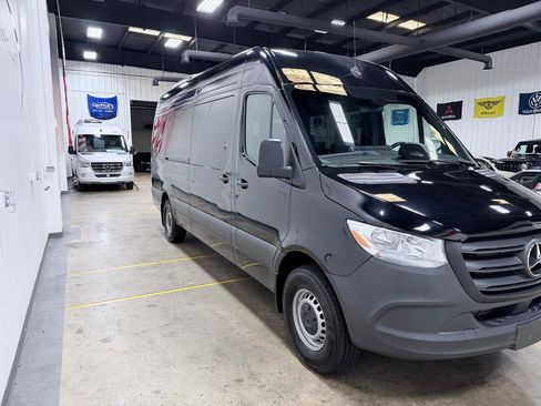 Used 2025 Mercedes-Benz Sprinter 2500 image 14