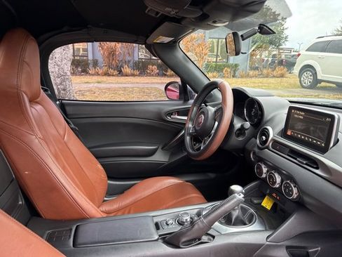 Used 2018 FIAT 124 Spider Classica w/ Technology Group image 11