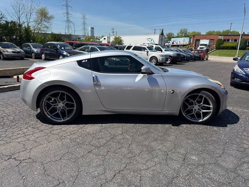 Used 2011 Nissan 370Z Coupe RWD image 8