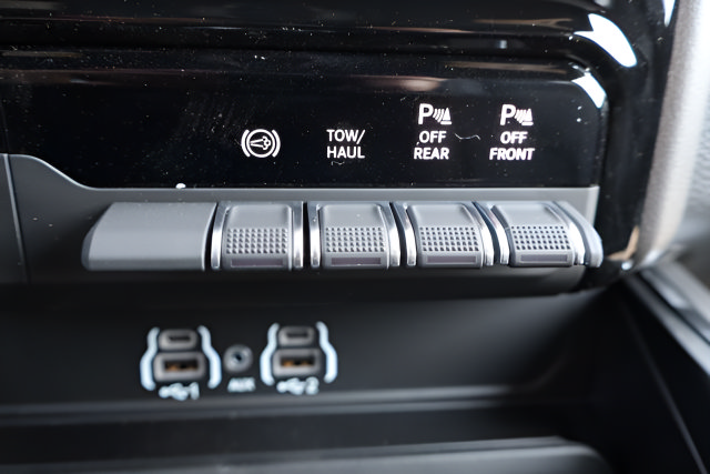 New 2026 RAM 2500 Laramie w/ Night Edition AWD/4WD image 17