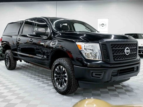 Used 2017 Nissan Titan S image 6
