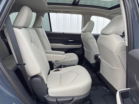 Used 2024 Toyota Grand Highlander Platinum image 44