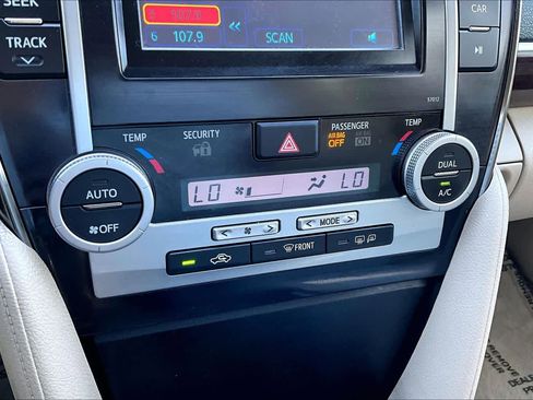 Used 2012 Toyota Camry XLE image 33