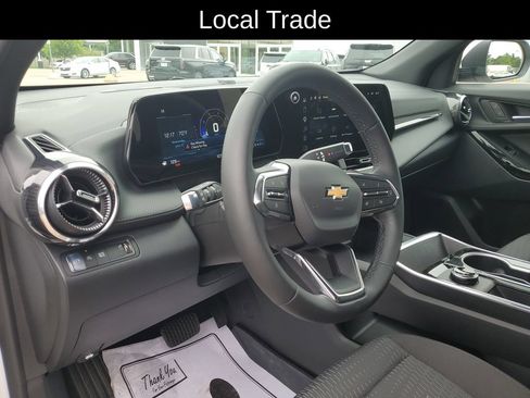 Used 2026 Chevrolet Equinox LT w/ LPO, Floor Liner Package FWD image 8