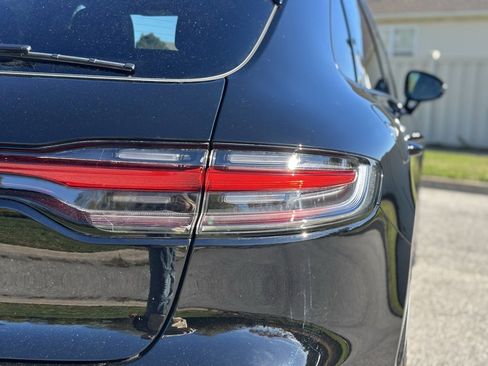 Used 2025 Porsche Macan image 12