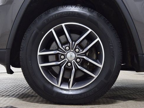 Used 2017 Jeep Grand Cherokee Limited image 29