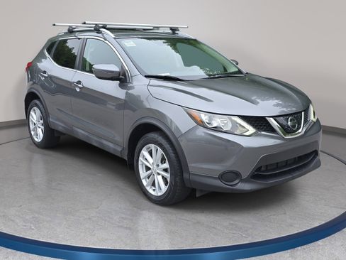 Used 2018 Nissan Rogue Sport SV FWD image 3