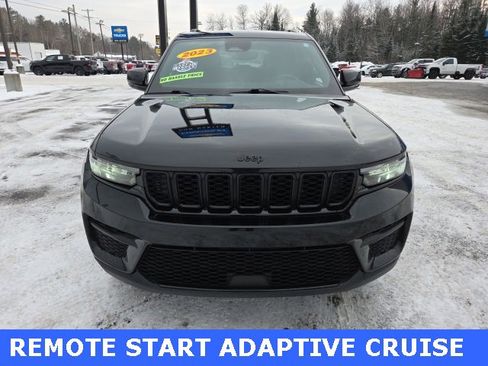 Used 2023 Jeep Grand Cherokee Altitude image 3