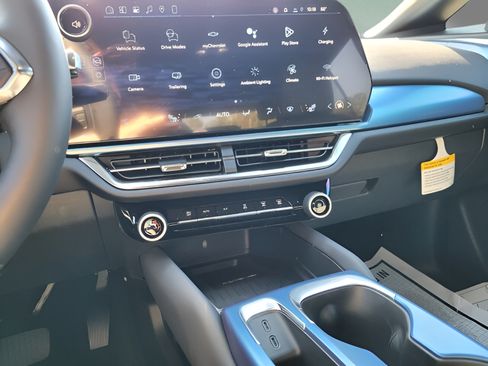 New 2026 Chevrolet Equinox EV LT AWD/4WD image 12