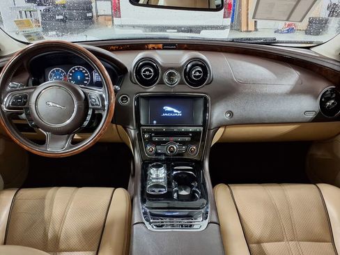 Used 2016 Jaguar XJ R-Sport RWD image 17