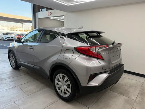 Used 2019 Toyota C-HR LE FWD image 4