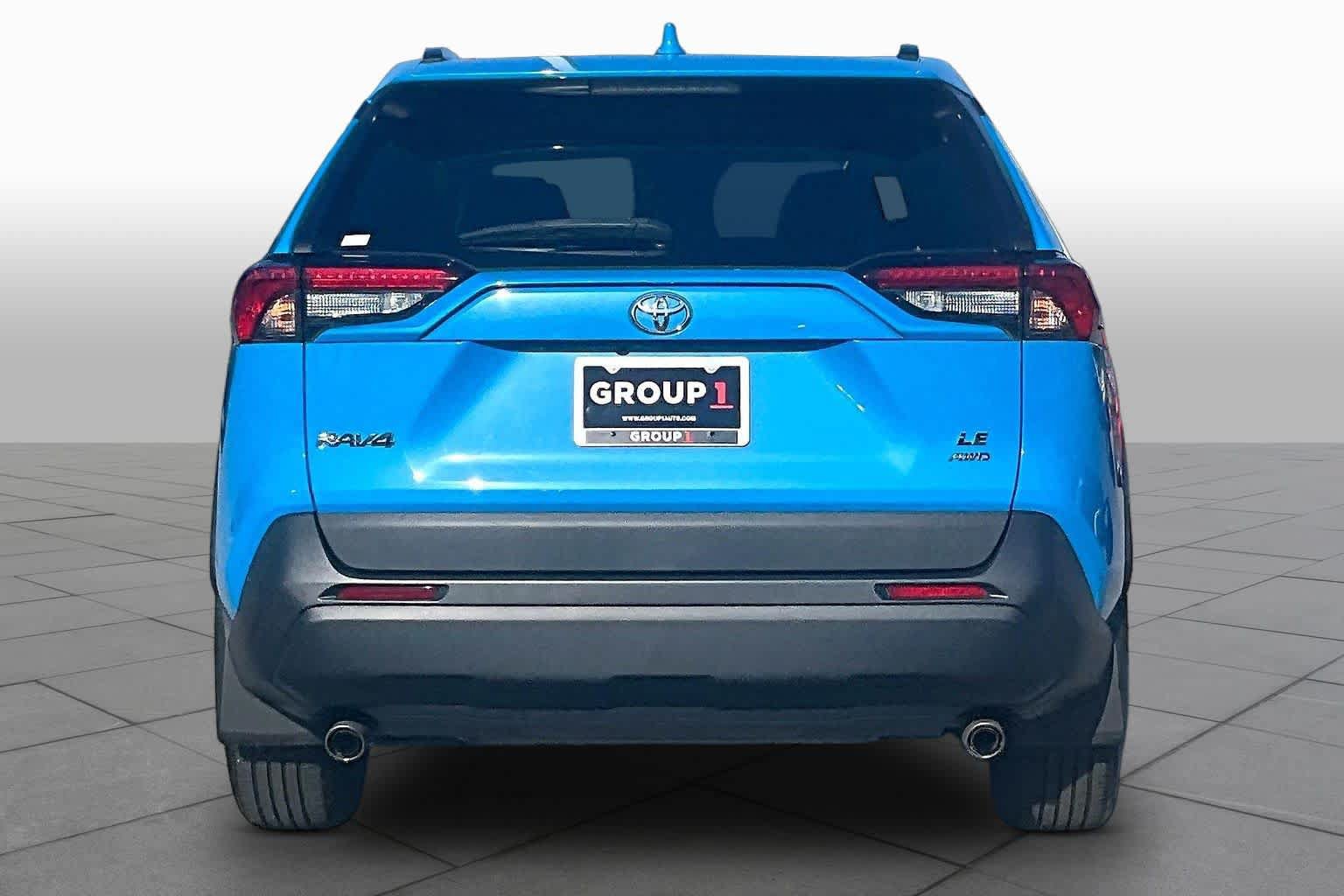 Used 2020 Toyota RAV4 LE w/ Carpet Mat Package AWD/4WD image 5