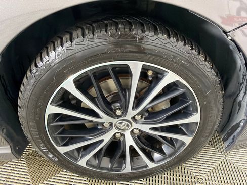 Used 2019 Toyota Camry SE image 12