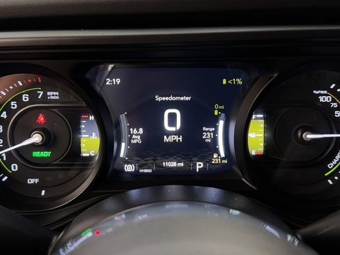 Used 2025 Jeep Wrangler Unlimited Sahara w/ Safety Group AWD/4WD image 29