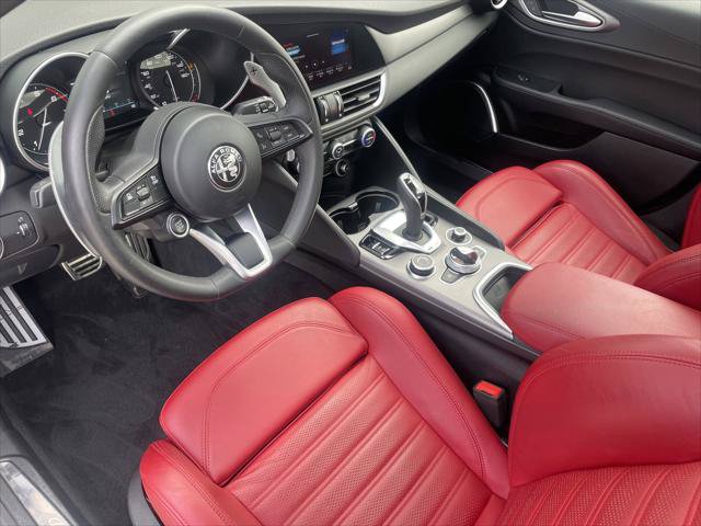 Certified 2022 Alfa Romeo Giulia Veloce AWD/4WD image 16