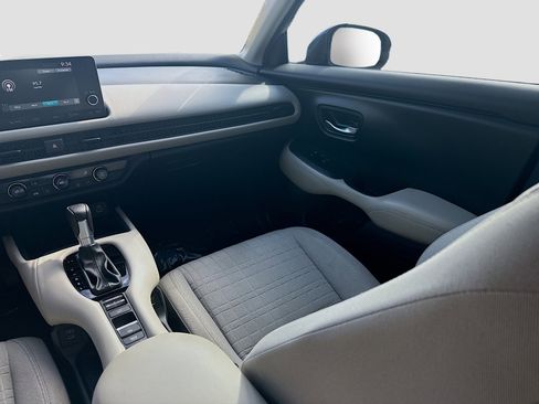 Used 2025 Honda HR-V LX image 17