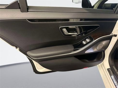 Certified 2022 Mercedes-Benz S 500 4MATIC image 17