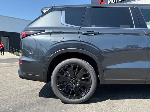 New 2026 Mitsubishi Outlander LE FWD image 13