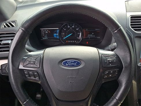 Used 2018 Ford Explorer XLT w/ Equipment Group 202A image 20