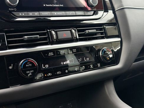 New 2025 Nissan Pathfinder SV w/ Black Appearance Package image 16