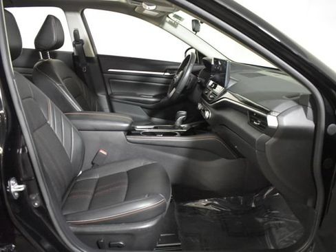 Certified 2024 Nissan Altima 2.5 SR w/ SR Premium Package AWD/4WD image 37