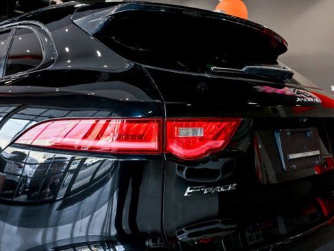 Used 2019 Jaguar F-PACE R-Sport image 12