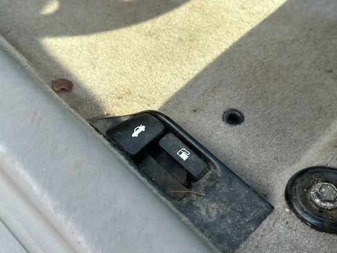 Used 2010 Toyota Camry LE image 22