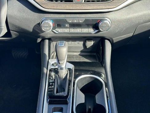 Certified 2025 Nissan Altima 2.5 SL FWD image 9