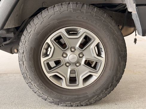Used 2013 Jeep Wrangler Rubicon w/ PWR Convenience Group AWD/4WD image 27