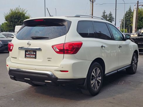 Used 2017 Nissan Pathfinder SL AWD/4WD image 5
