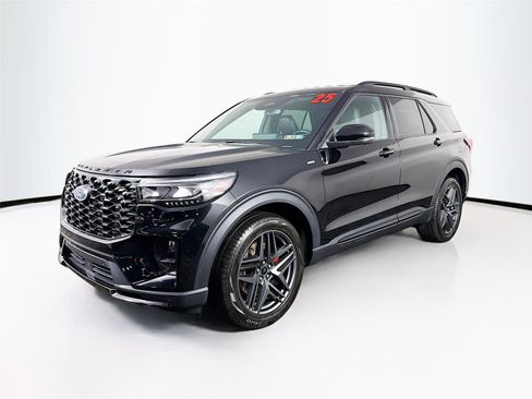 Used 2025 Ford Explorer ST-Line w/ Premium Package AWD/4WD image 3