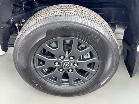 Certified 2025 Toyota 4Runner SR5 AWD/4WD image 28