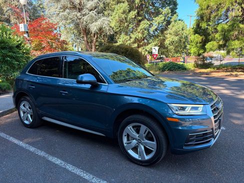 Used 2018 Audi Q5 2.0T Premium Plus w/ Premium Plus Package AWD/4WD image 3