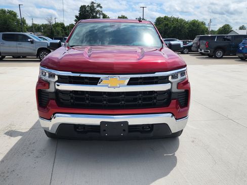 Used 2024 Chevrolet Silverado 1500 LT w/ Leather Package AWD/4WD image 2
