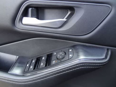 Used 2025 Nissan Rogue SV FWD image 14