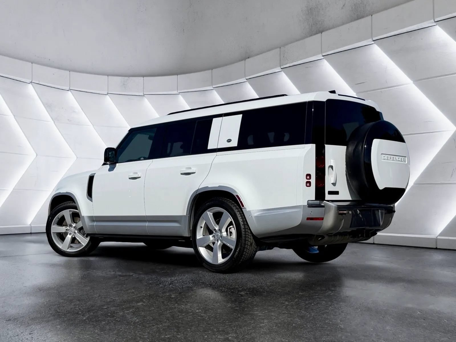 Used 2023 Land Rover Defender 130 First Edition AWD/4WD image 8