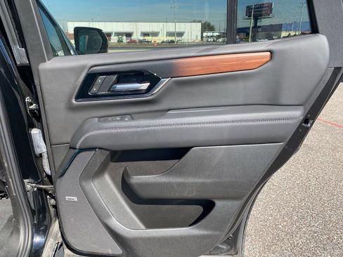 Used 2025 GMC Yukon Denali image 16