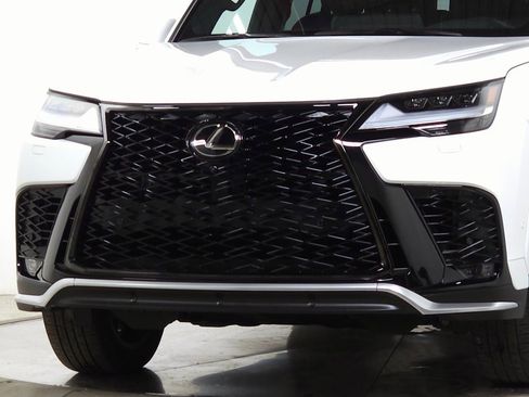 Used 2025 Lexus LX 700h F Sport image 14