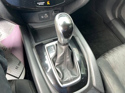 Used 2019 Nissan Rogue S FWD image 19